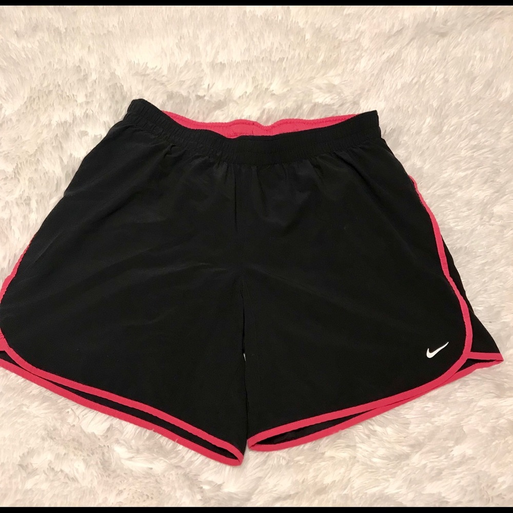 NIKE DRI-FIT SHORTS SIZE MEDIUM EXCELLENT COND - Picture 1 of 4